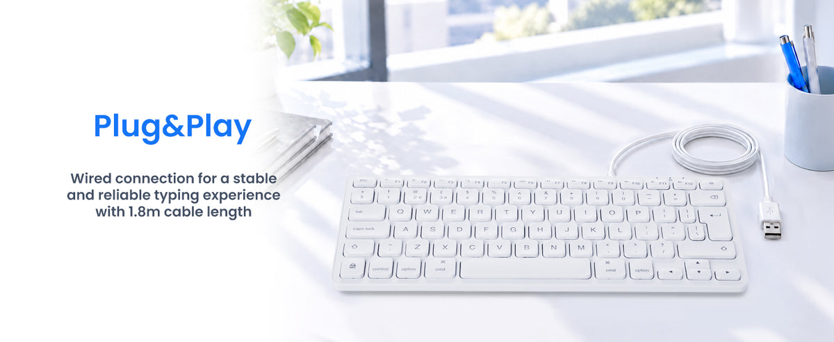 Text reads "Plug&Play". White wireless keyboard with product information and packaging visible on light background with descriptive text overlay.