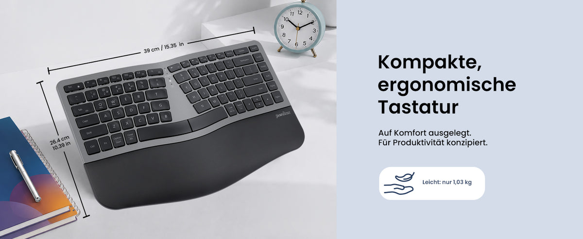 Der Text lautet „Kompakte, ergonomische Tastatur“ mit zusätzlichem deutschen Text unten. Schwarze ergonomische Tastatur mit geschwungenem Design, die neben dem Laptop angezeigt wird. Produktfotografie auf hellem Hintergrund.