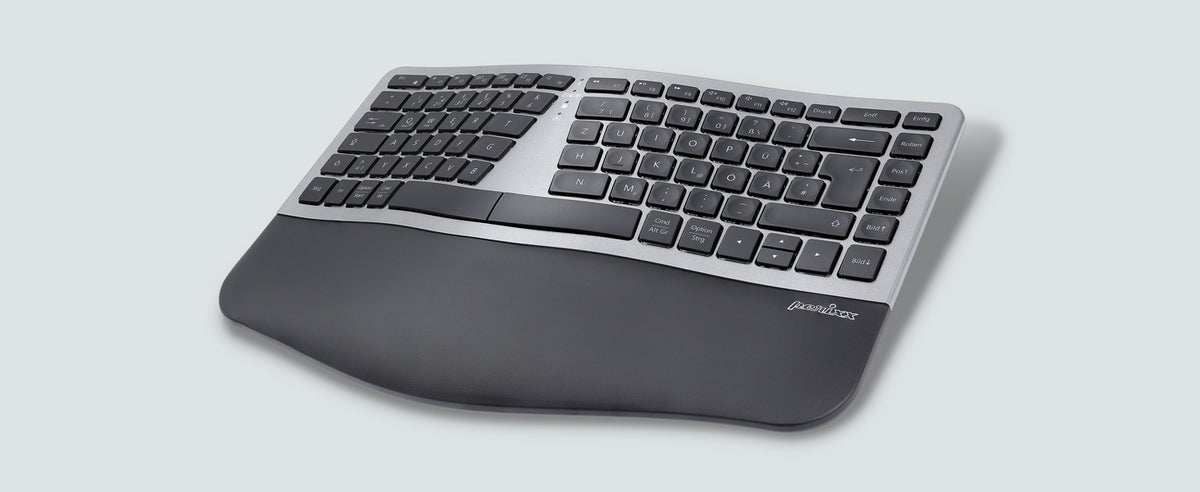 Schwarze kabellose Tastatur mit Handgelenkstütze mit ergonomischer, gepolsterter Auflage und abnehmbarem Design auf weißem Hintergrund.